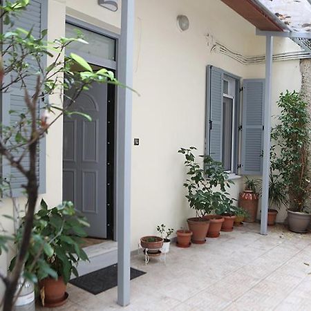 Όμορφο Διαμέρισμα Σε Διατηρητέο Κτίσμα Στην Αθήνα Atenas Exterior foto