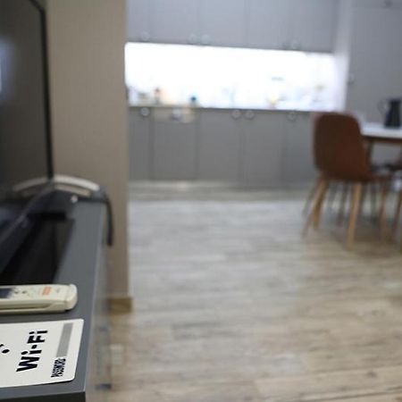 Όμορφο Διαμέρισμα Σε Διατηρητέο Κτίσμα Στην Αθήνα Atenas Exterior foto