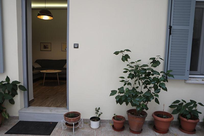 Όμορφο Διαμέρισμα Σε Διατηρητέο Κτίσμα Στην Αθήνα Atenas Exterior foto